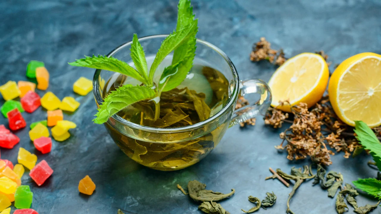 How to Make Cleavers Tea: My Simple 2-Way Recipe